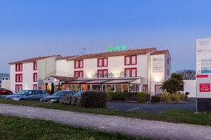 Front of property - Brit Hotel La Rochelle Périgny (Perigny)