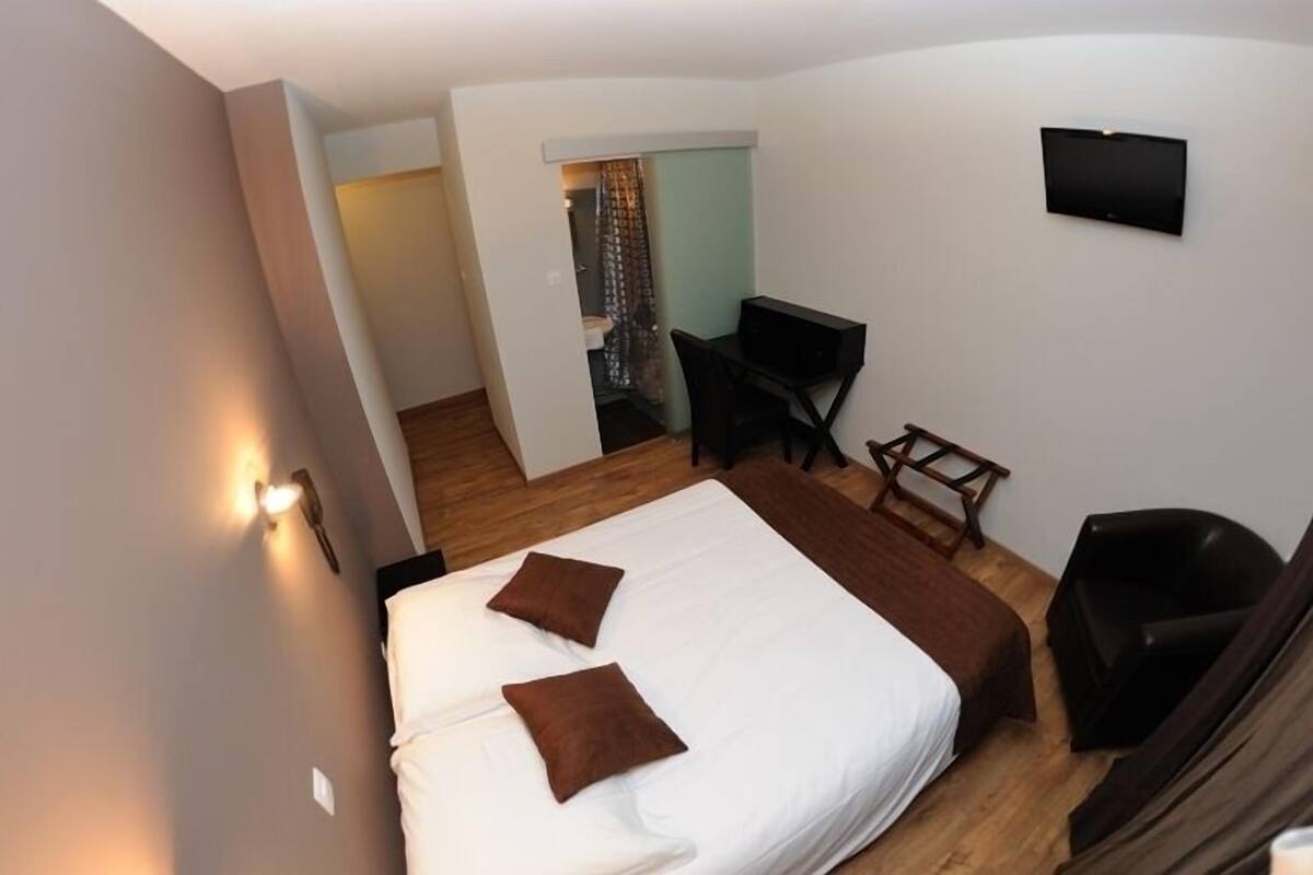 Rollaway beds, free WiFi