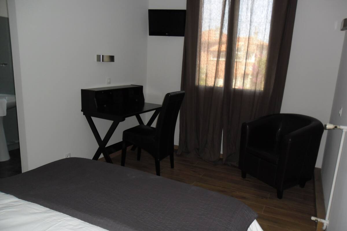 Rollaway beds, free WiFi