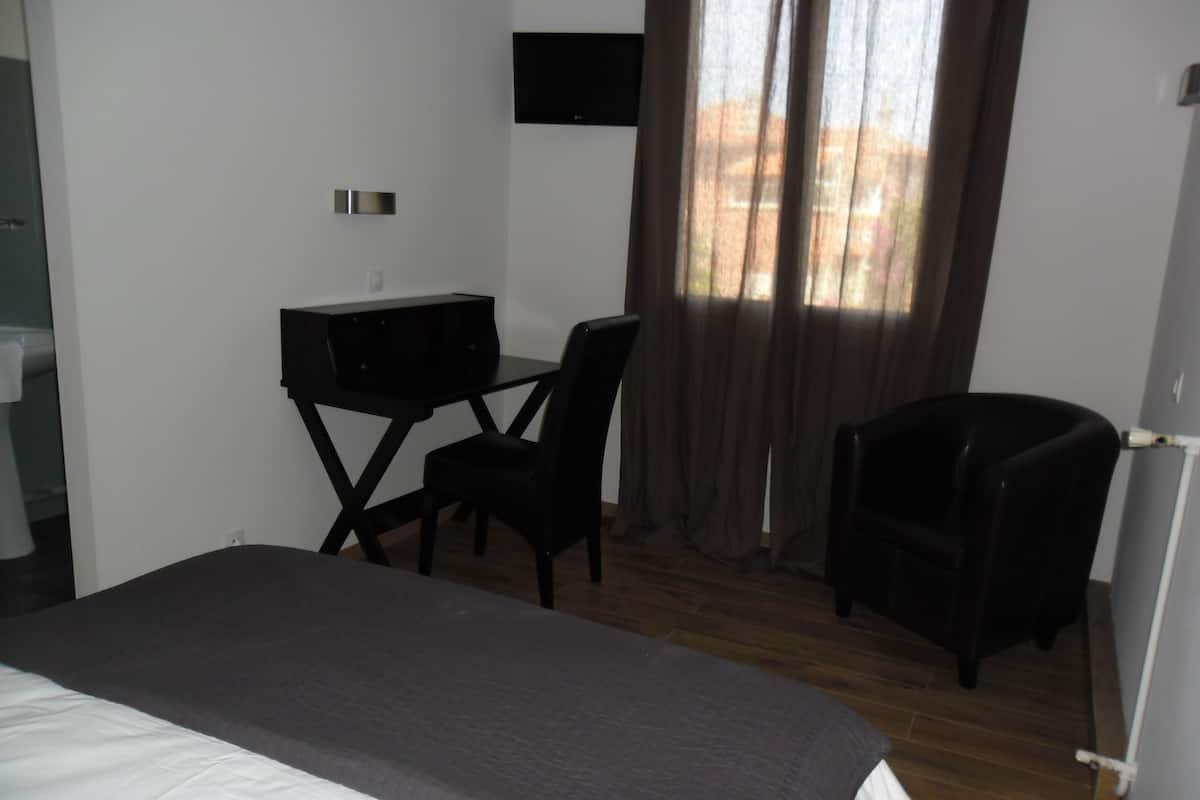 Rollaway beds, free WiFi
