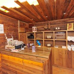 Sauna, hot tub, steam room, Turkish bath/hammam, body treatments