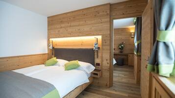 Minibar, una cassaforte in camera, una scrivania, tende oscuranti