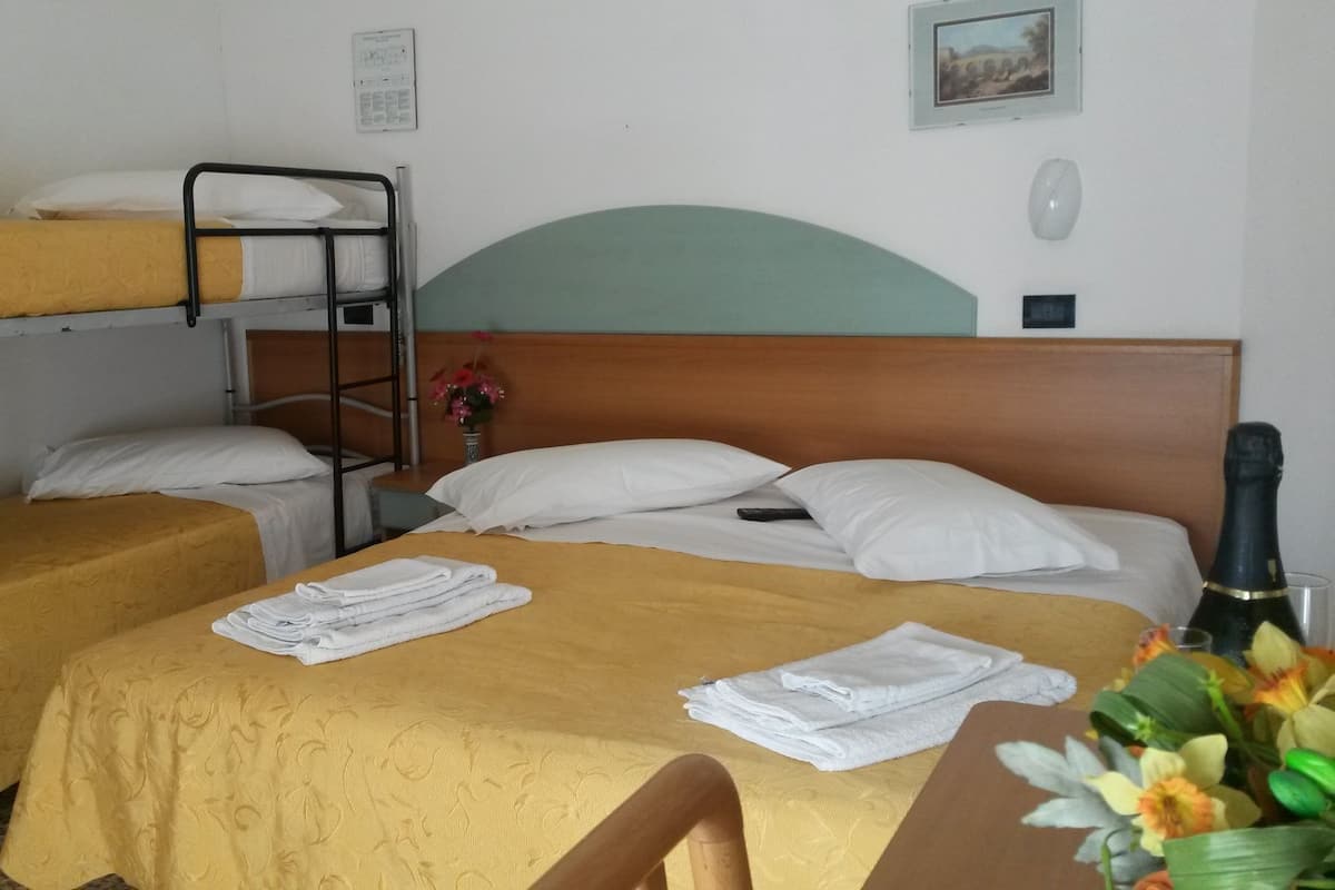 In-room safe, desk, WiFi (free), bed sheets