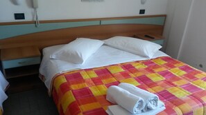 In-room safe, desk, free WiFi, bed sheets - Orchidea (Cesenatico)