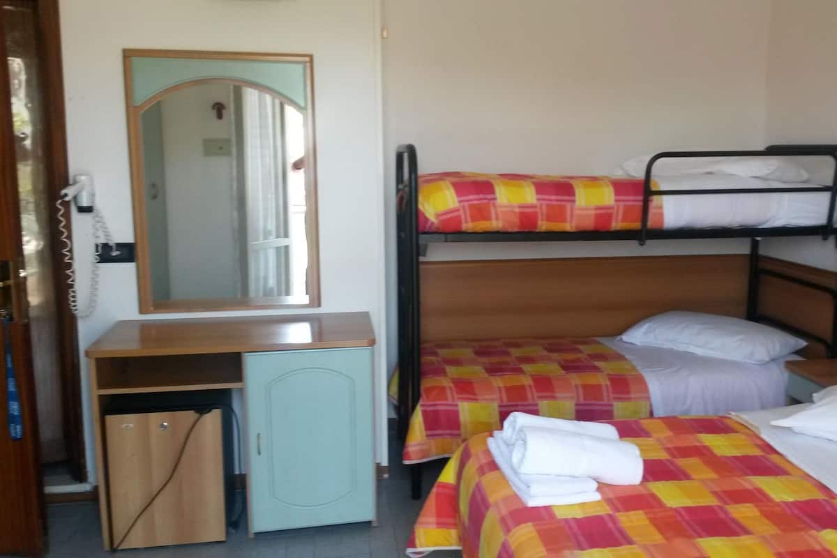 In-room safe, desk, WiFi (free), bed sheets
