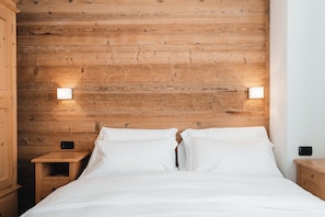 Double Room | Blackout curtains, bed sheets - Hotel Oasi (Cortina d'Ampezzo)