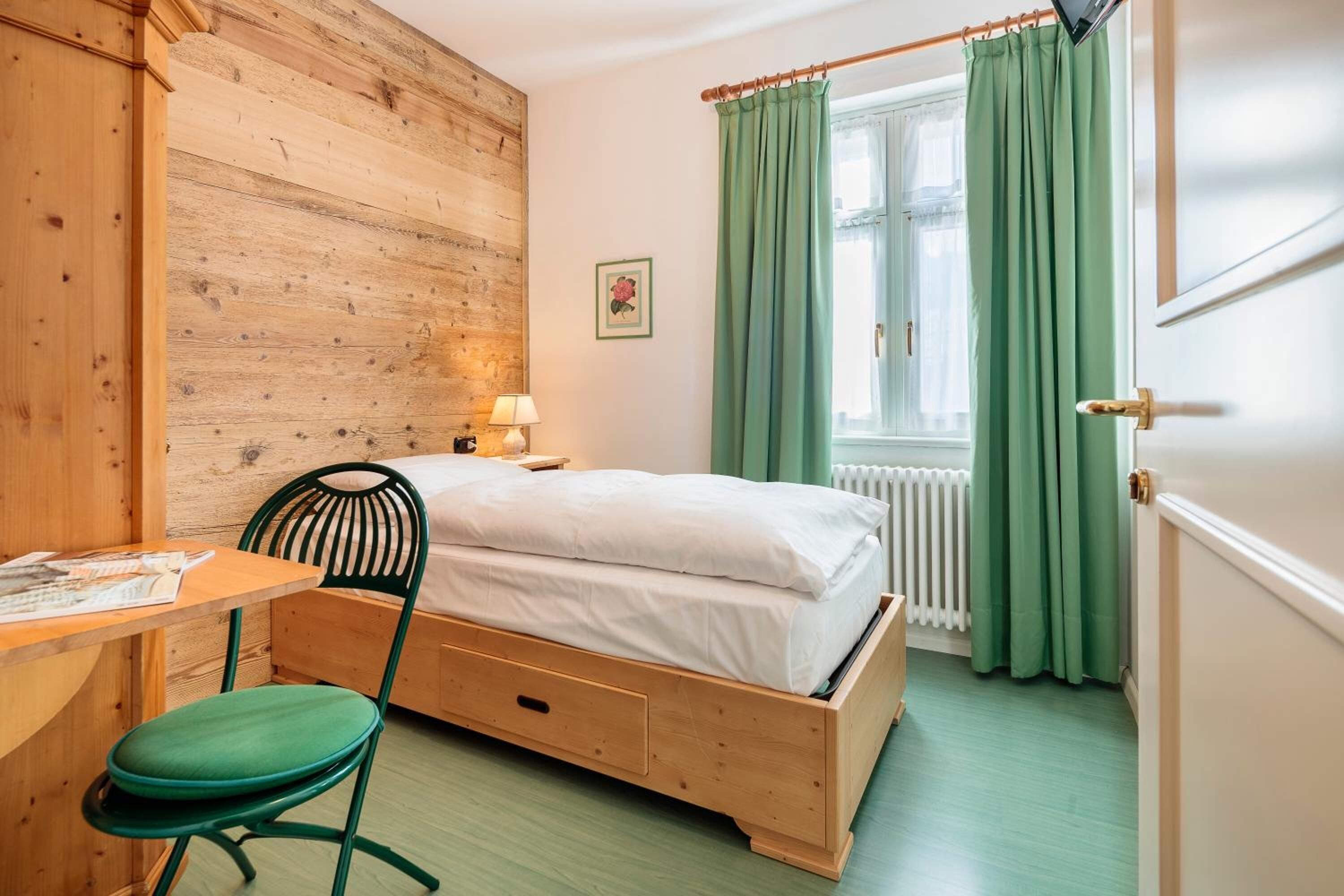 single room | blackout curtains