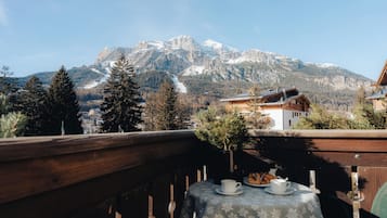 Family Room | Blackout curtains
