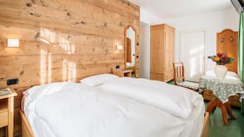 Junior Suite | 1 bedroom, blackout drapes