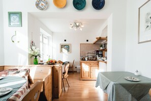 Desayuno buffet diario (EUR 10 por persona)