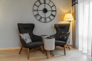 Appartement (Zimbar earde) | Coin séjour | Télévision de 22 pouces avec chaînes numériques