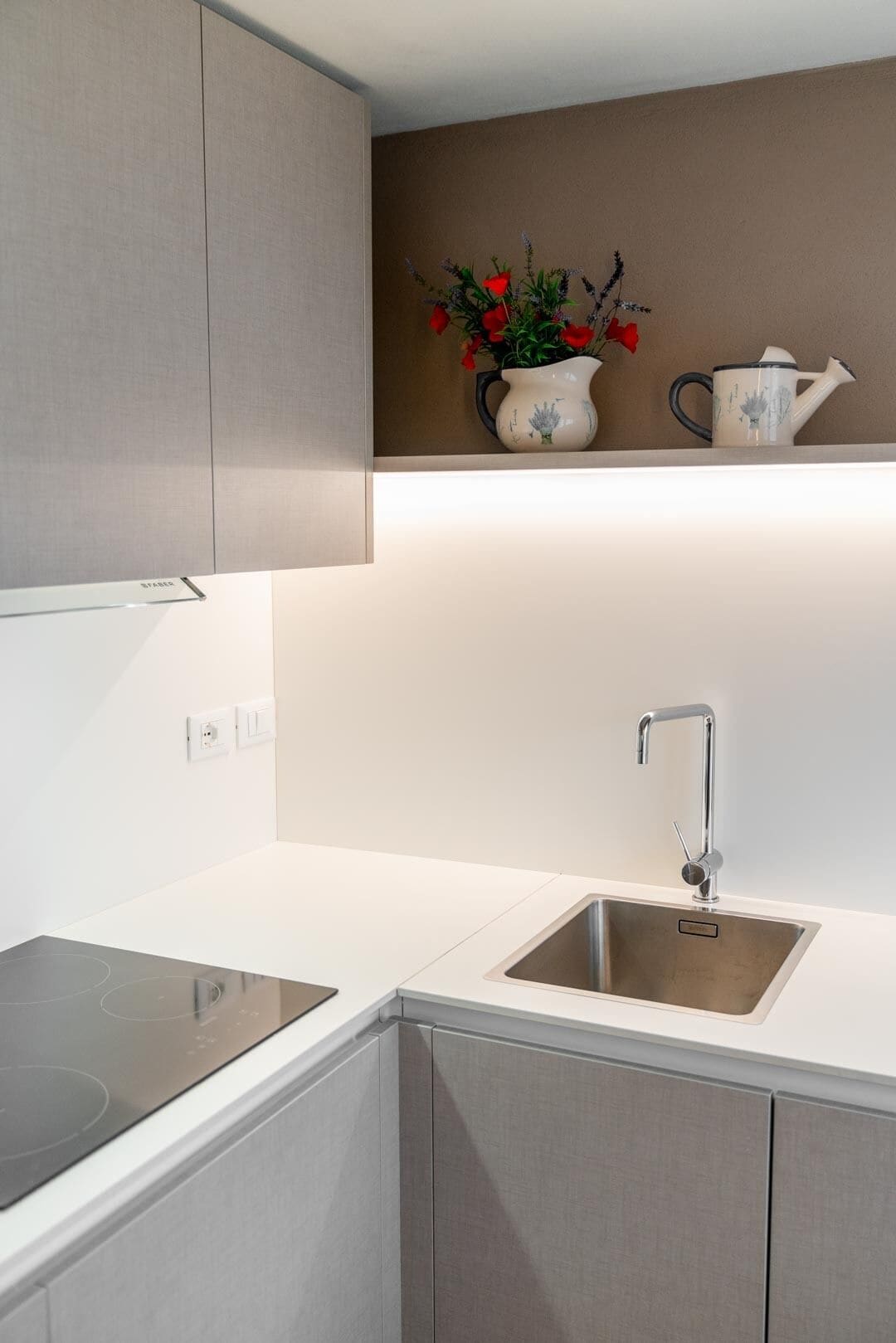 cookware/dishes/utensils, freezer