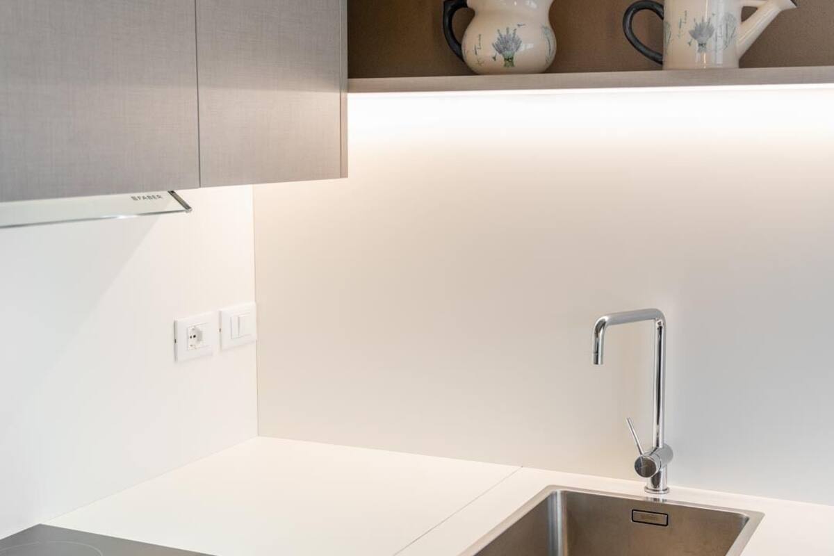 cookware/dishes/utensils, freezer