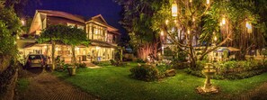 Fassade der Unterkunft – Abend/Nacht