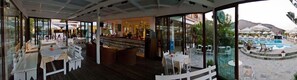 2 restaurants, lunch, dinner served; international cuisine 