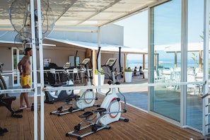 A gym with exercise equipment and a view of the ocean. - Georgioupolis Beach Hotel (Apokoronas)