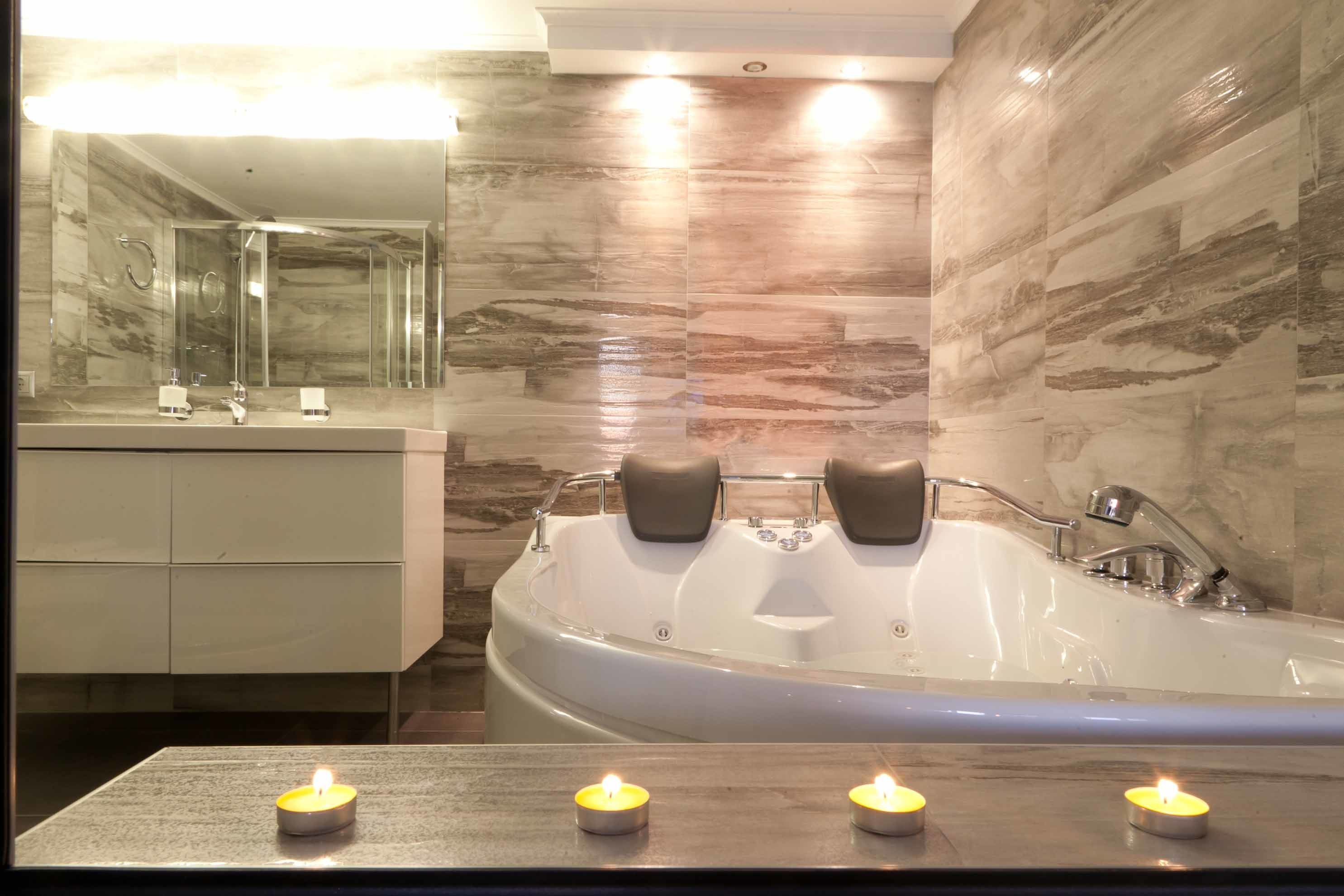 Jetted tub