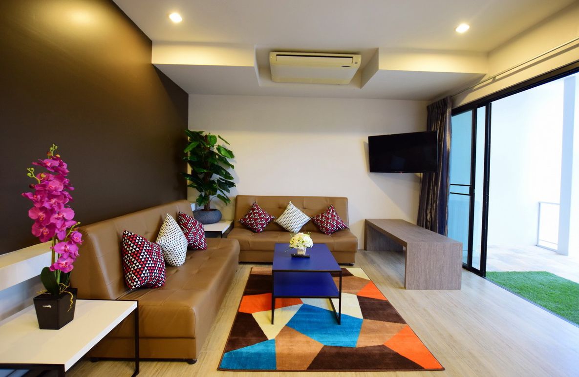 Ático familiar, 3 habitaciones, en una planta alta | Zona de estar | Televisión LCD de 32 pulgadas con canales por cable, una televisión