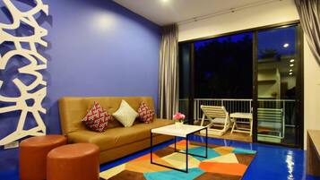 Phòng Suite, 2 phòng ngủ, cao tầng | Phòng khách | TV LCD 32-inch có truyền hình cáp, TV