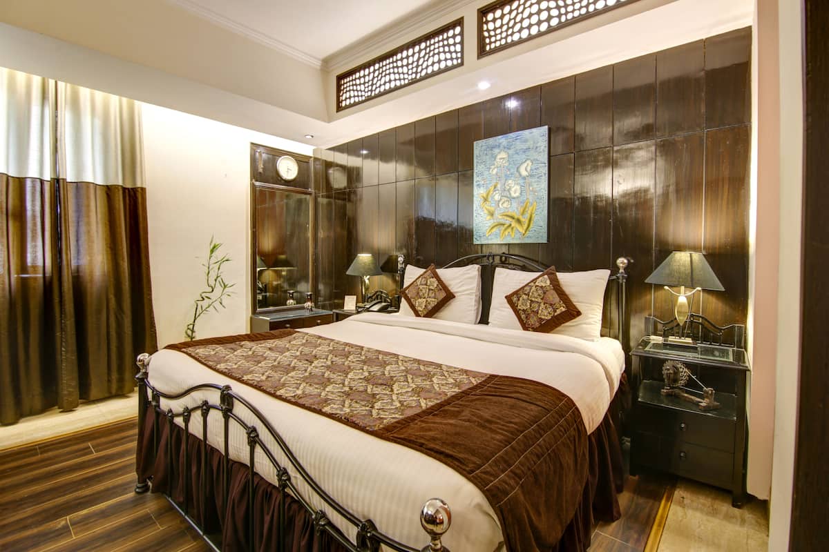 Suite, 1 King Bed | Premium bedding, minibar, in-room safe, individually decorated