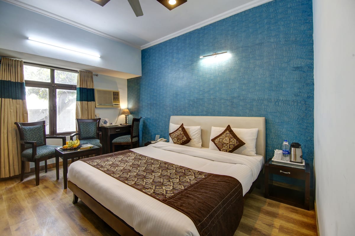 Deluxe Room | Premium bedding, minibar, in-room safe, individually decorated