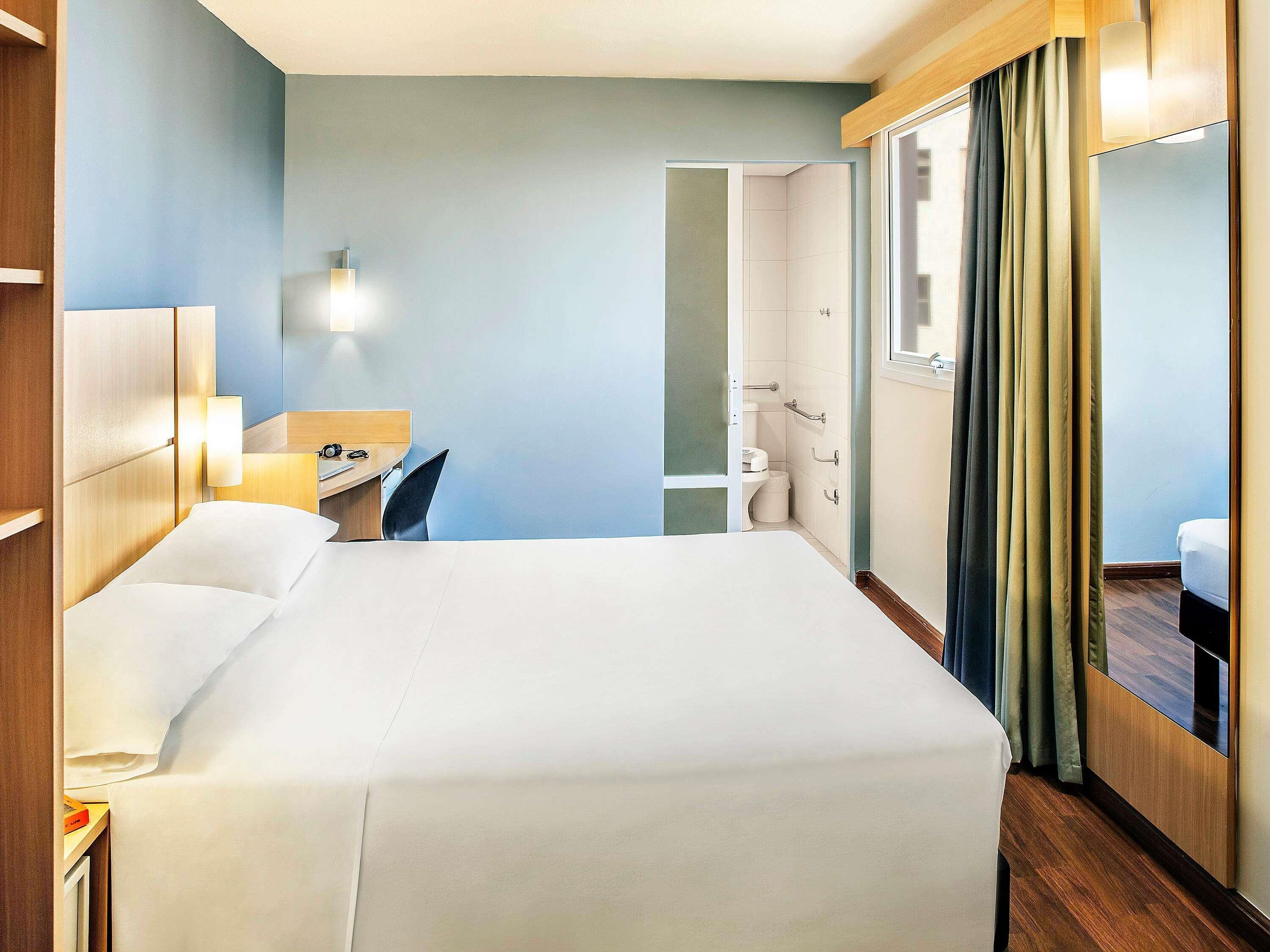 Standard Room, 1 Double Bed, Accessible | Minibar, in-room safe, desk, blackout drapes