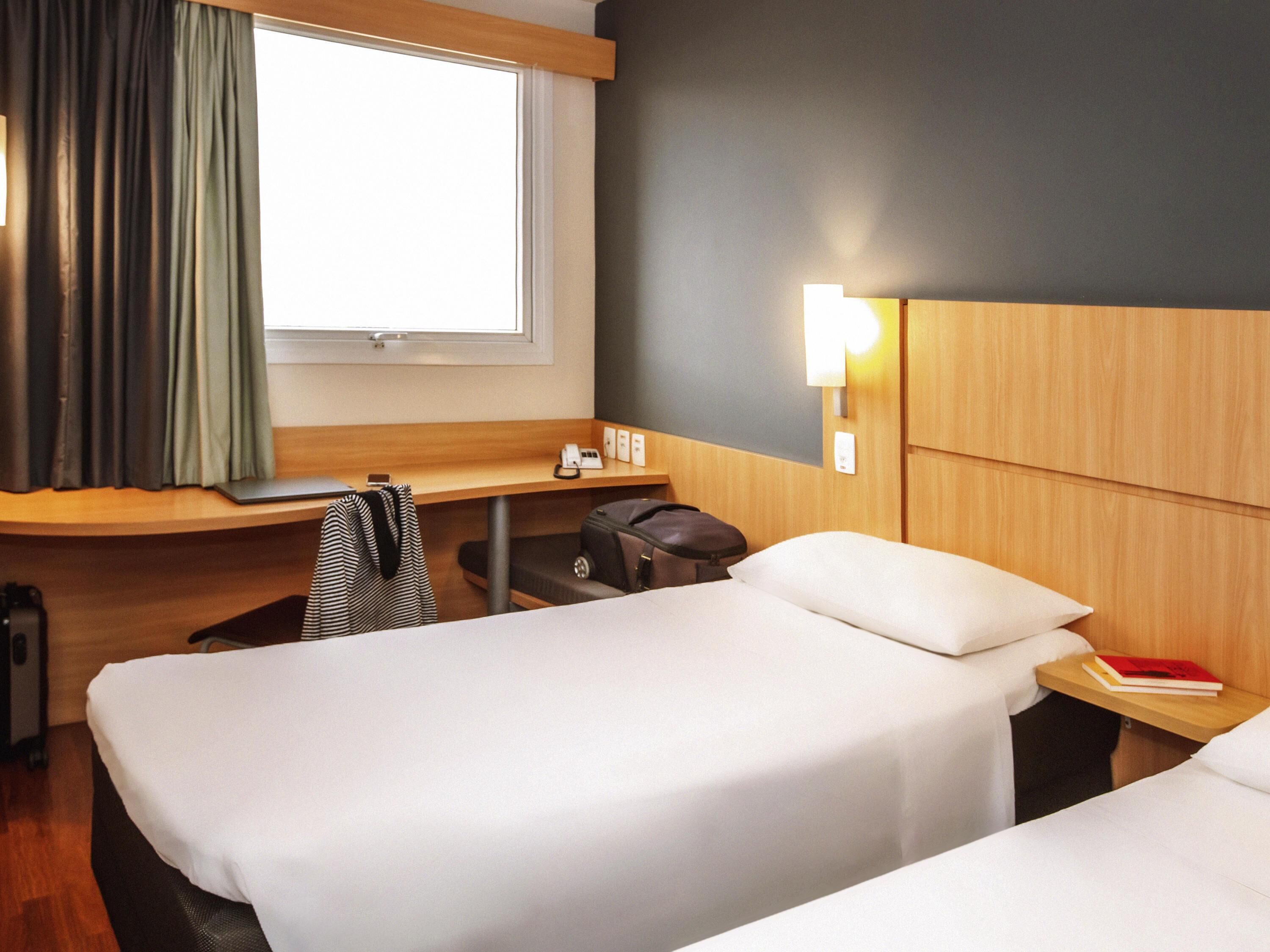 Standard Twin Room, 2 Single Beds | Minibar, in-room safe, desk, blackout curtains