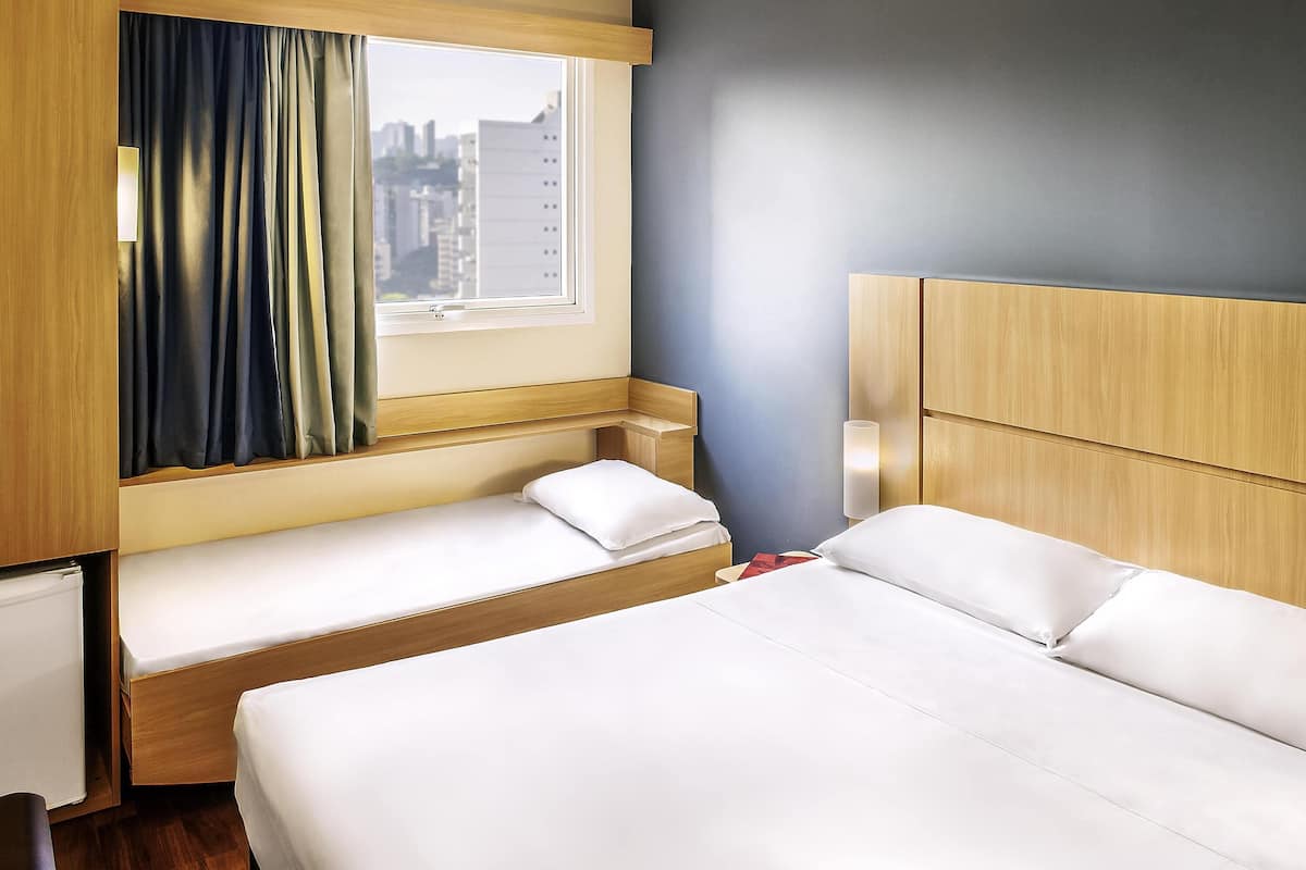 Standard Room, 1 Double Bed | Minibar, in-room safe, desk, blackout curtains