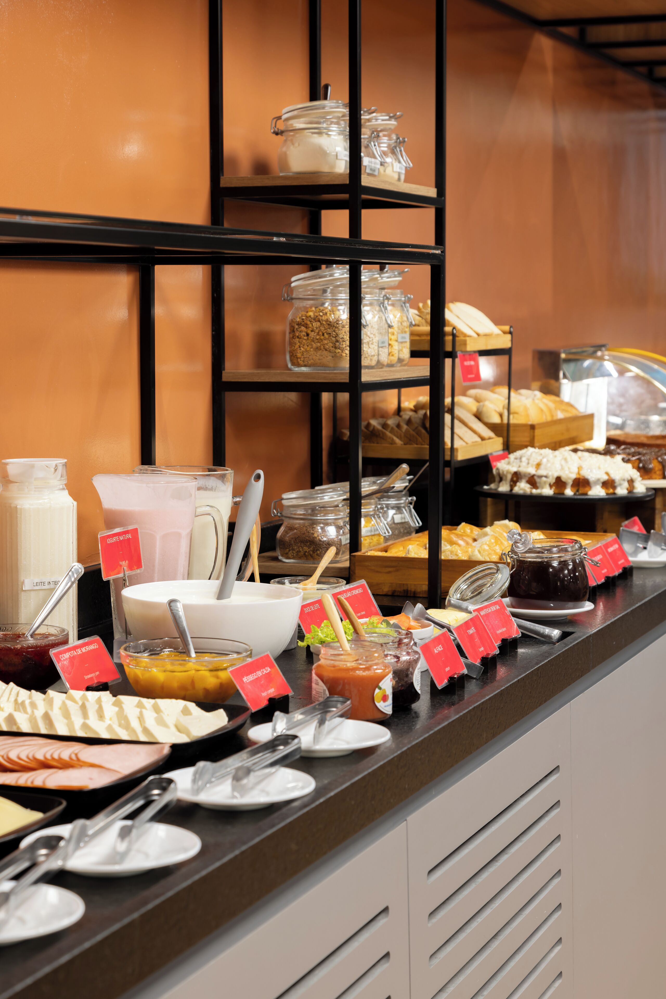 Breakfast and dinner served