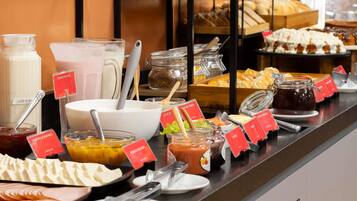 Daily buffet breakfast (BRL 49 per person)