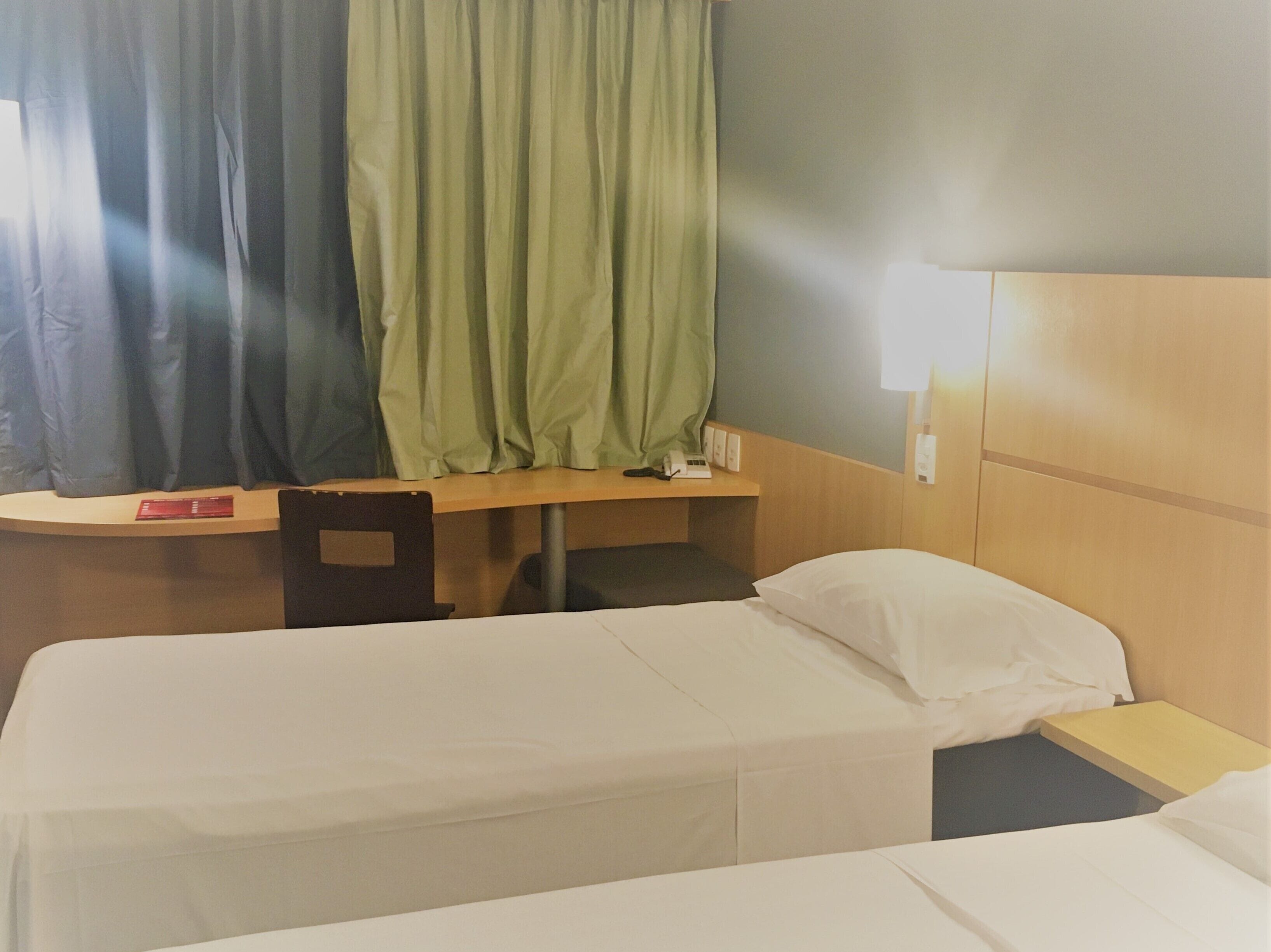 standard twin room, 2 single beds | minibar, in-room safe, desk, blackout curtains