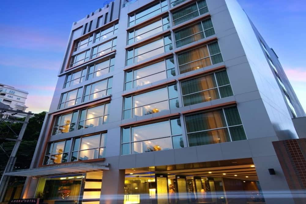 Amora NeoLuxe Hotel