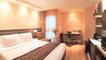 Executive Room | In-room safe, individually decorated, desk, blackout curtains