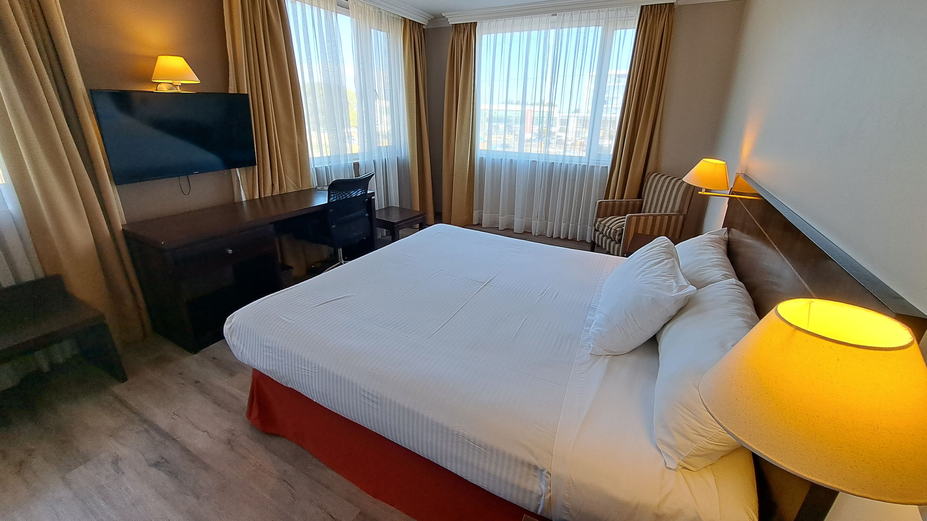 standard double room | minibar, in-room safe, desk, free wifi