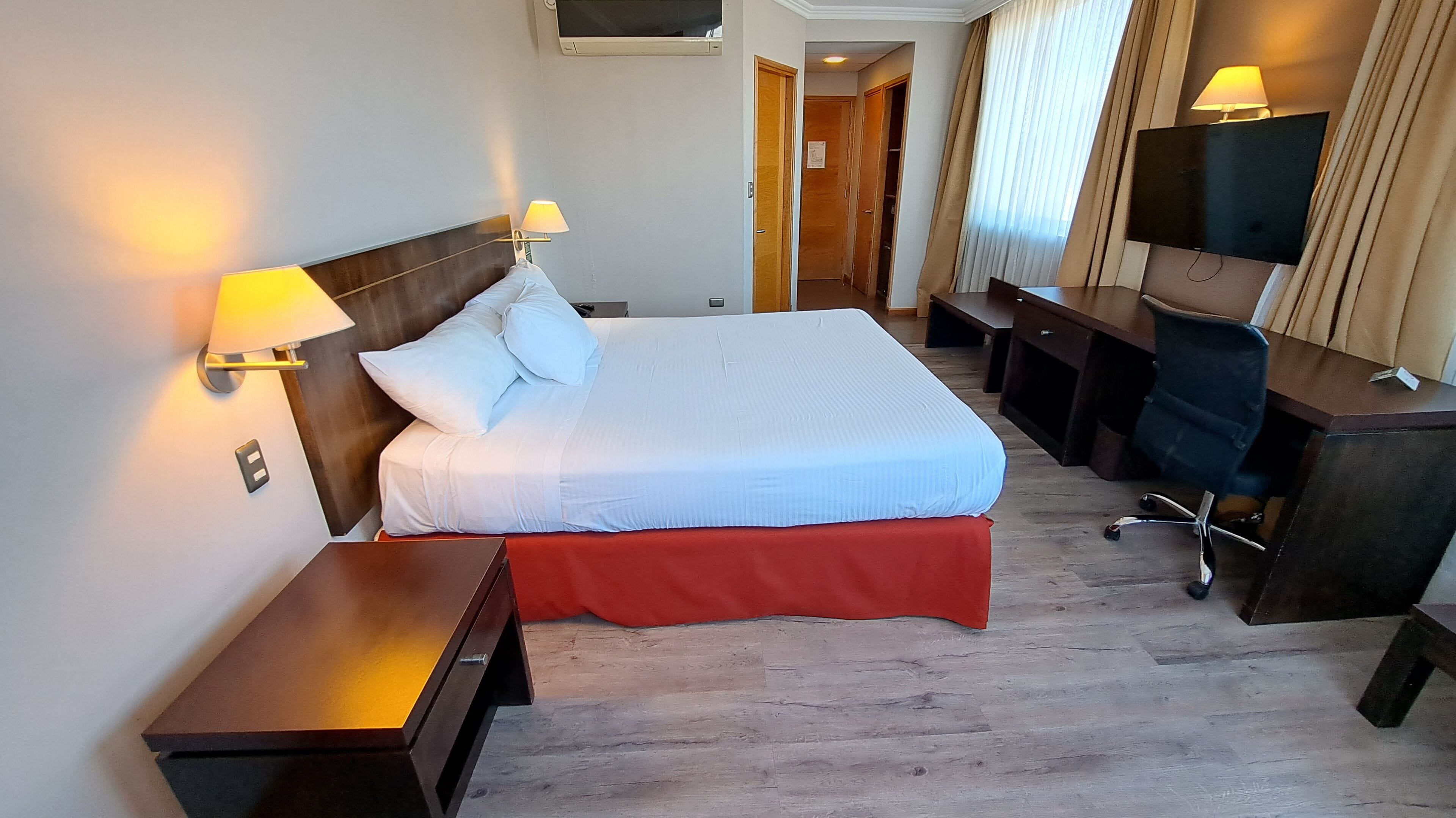 standard double room | minibar, in-room safe, desk, free wifi