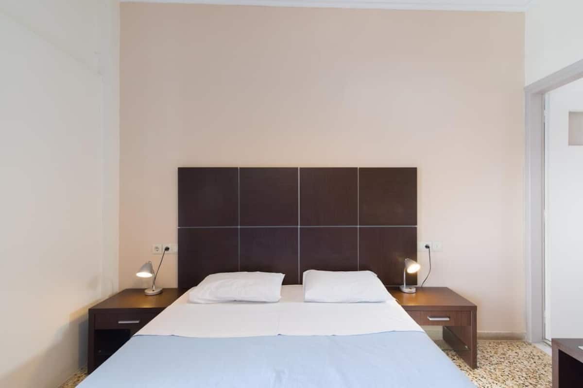 In-room safe, soundproofing, bed sheets