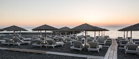 Plage, parasols