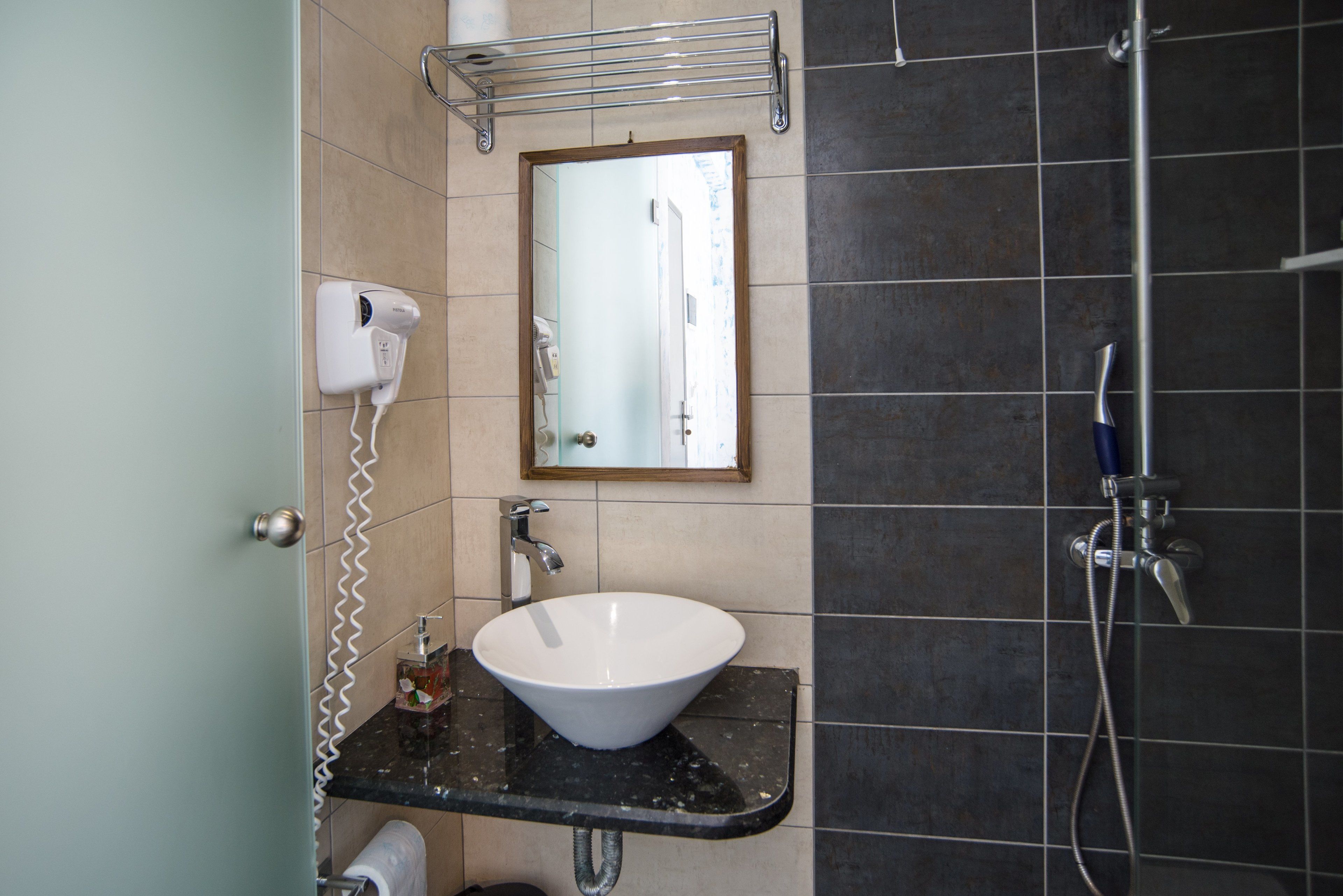 standard room, mountain view | bathroom | shower, free toiletries, towels