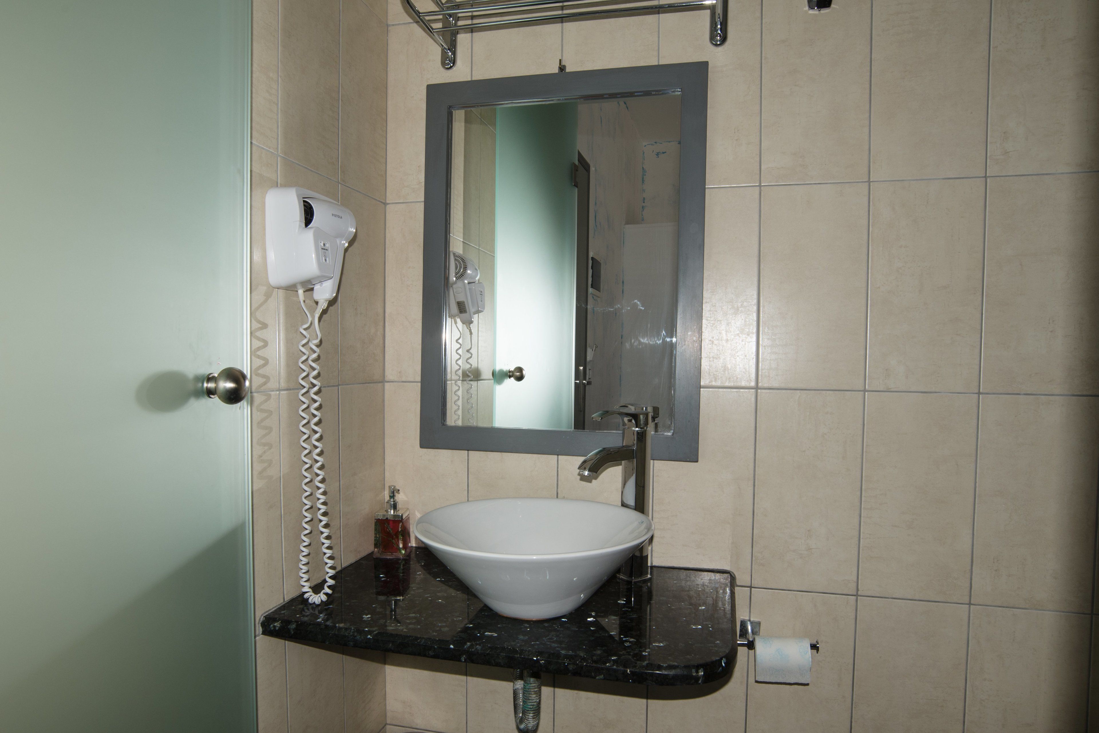 standard room, sea view | bathroom | shower, free toiletries, towels