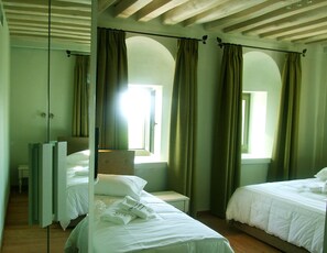 Quarto triplo | Roupas de cama de algodão egípcio, roupas de cama premium, frigobar