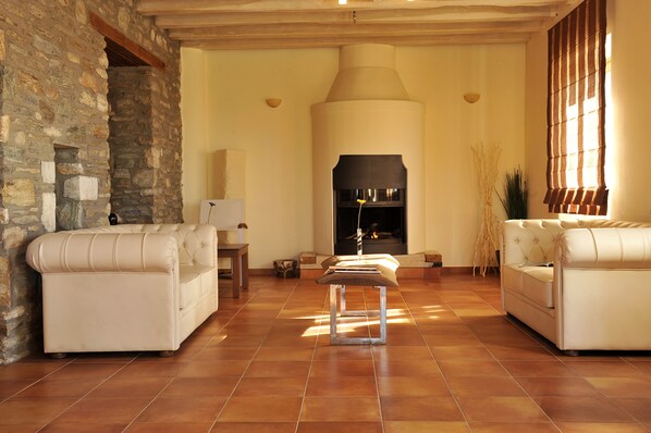 المنشأة من الداخل