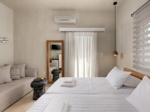 Deluxe Triple Room | In-room safe, blackout drapes, soundproofing, iron/ironing board - Apollo Apartments (Agios Vasileios)