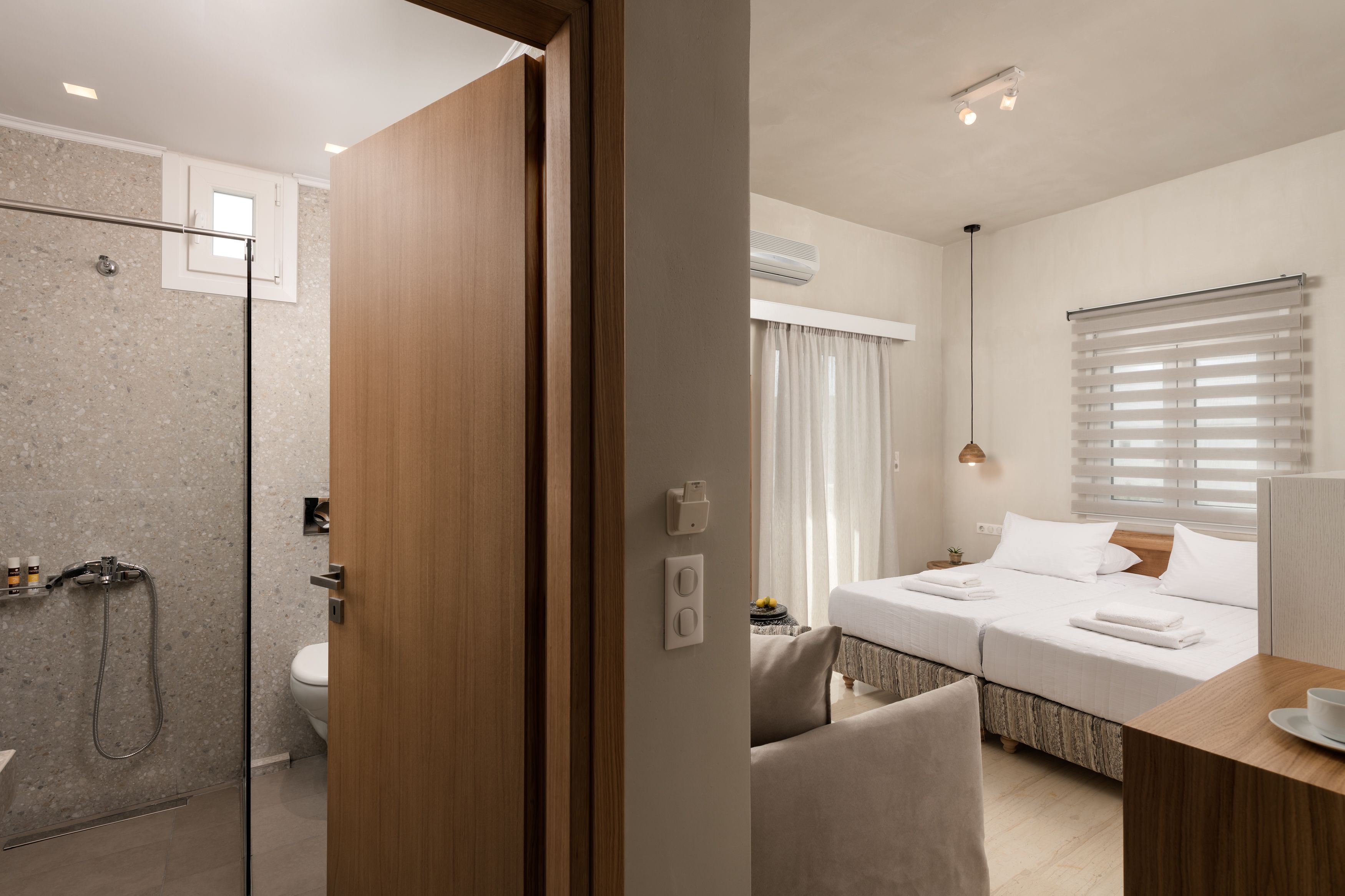 Deluxe Triple Room | Bathroom | Shower, free toiletries, slippers, towels