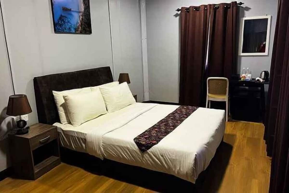 Desk, iron/ironing board, rollaway beds