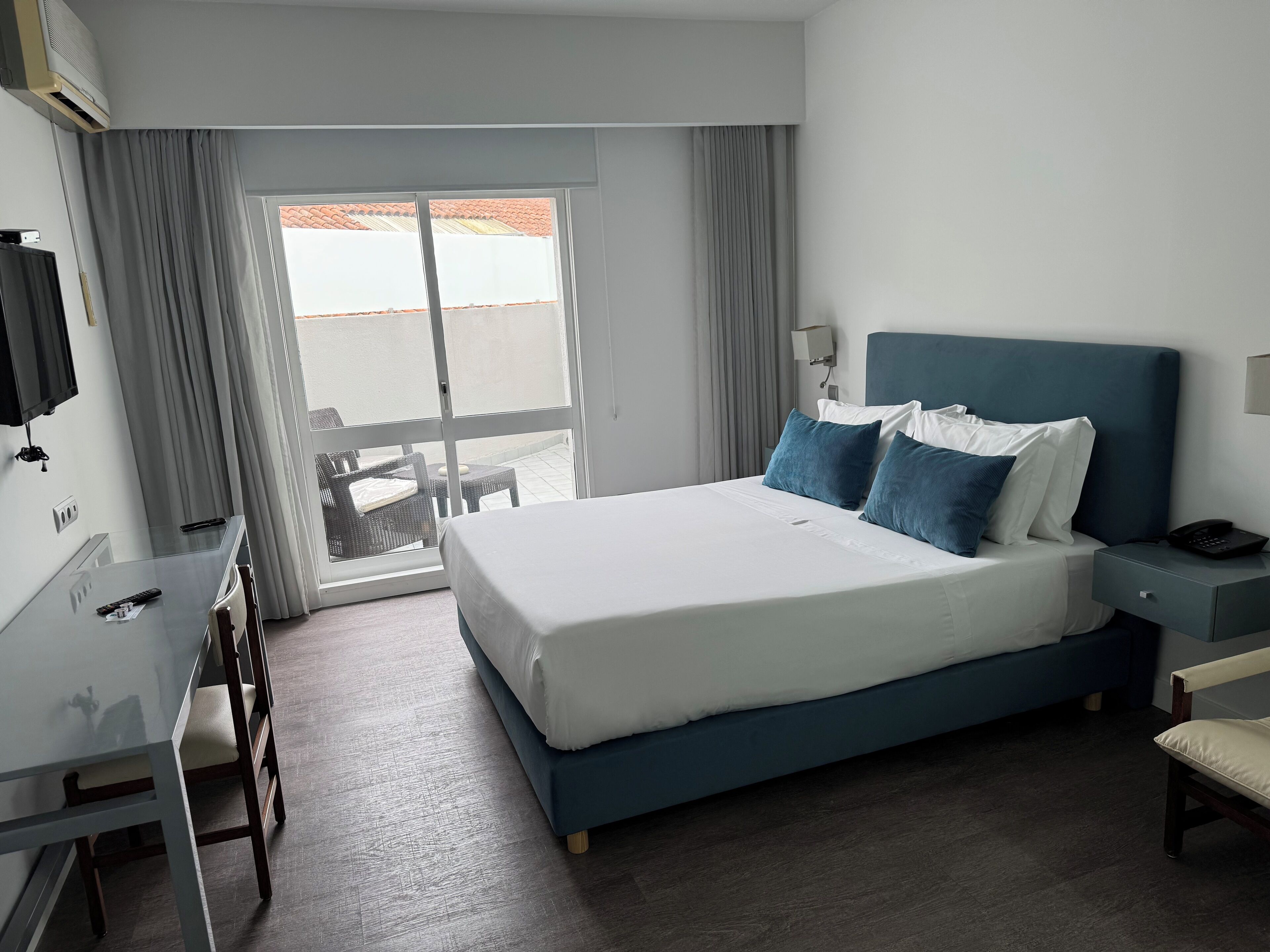 Standard Δίκλινο Δωμάτιο (Double) | Υποαλλεργικά κλινοσκεπάσματα, κρεβάτια με ανώστρωμα, μίνι μπαρ 