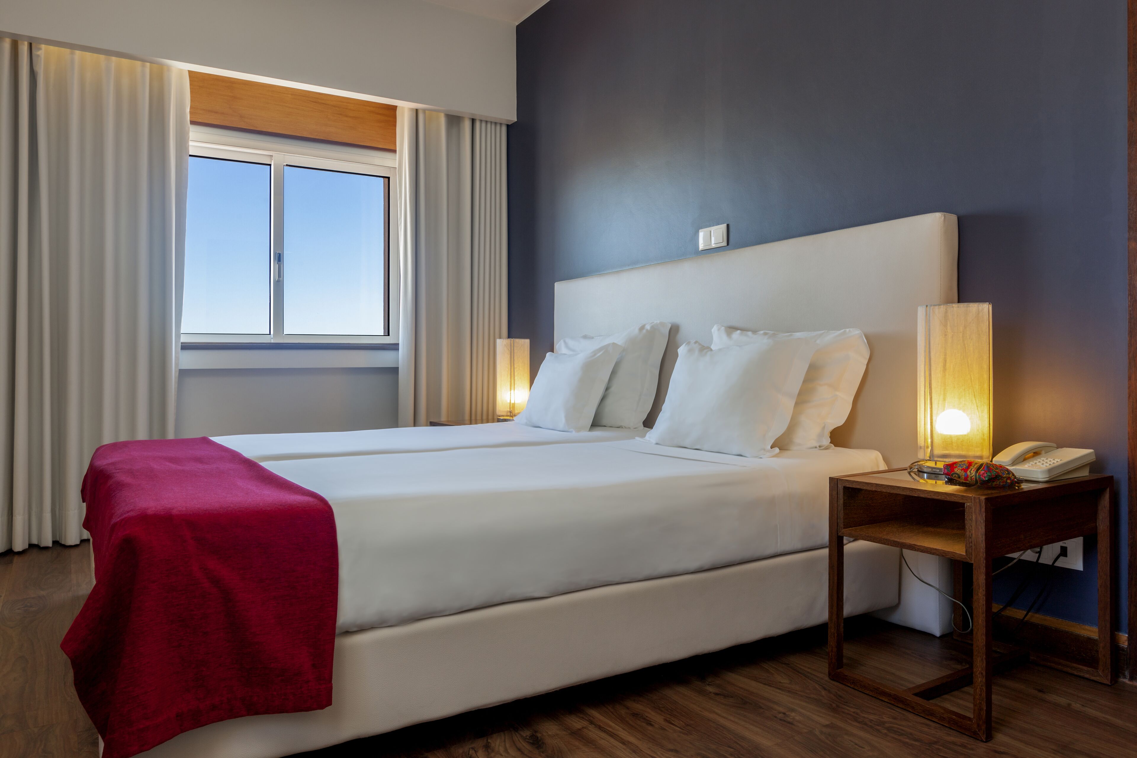 standard twin room | hypo-allergenic bedding, pillow-top beds, minibar, in-room safe