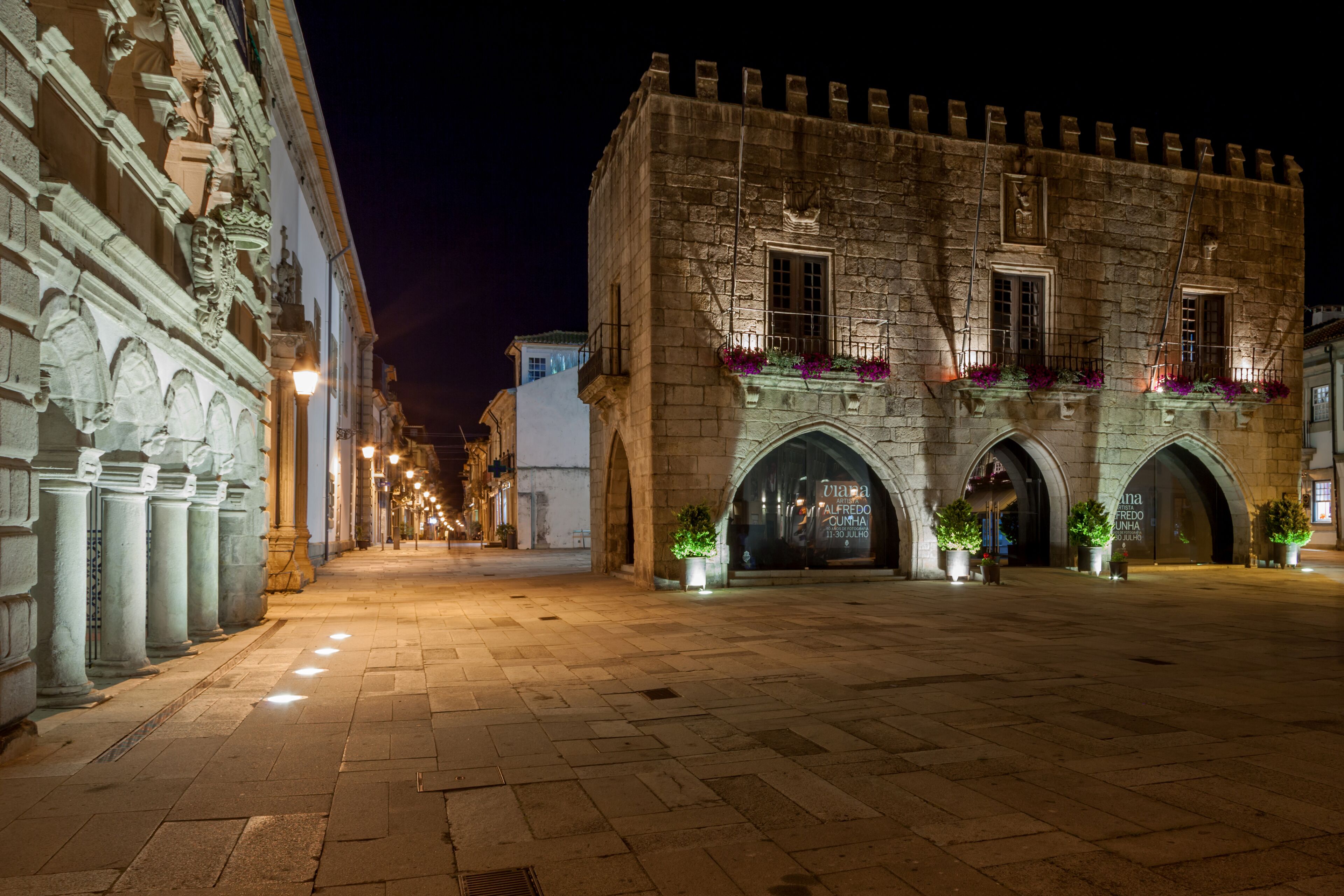 A historic building with ornate columns and a courtyard.