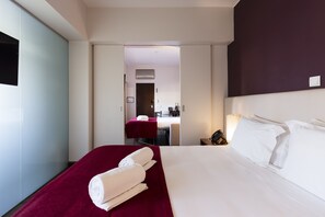 Suite estudio junior, 1 cama doble | Ropa de cama hipoalergénica, colchones con acolchado adicional, minibar
