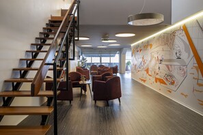 40 インチのLED テレビ (デジタル放送視聴可)、テレビ、書庫