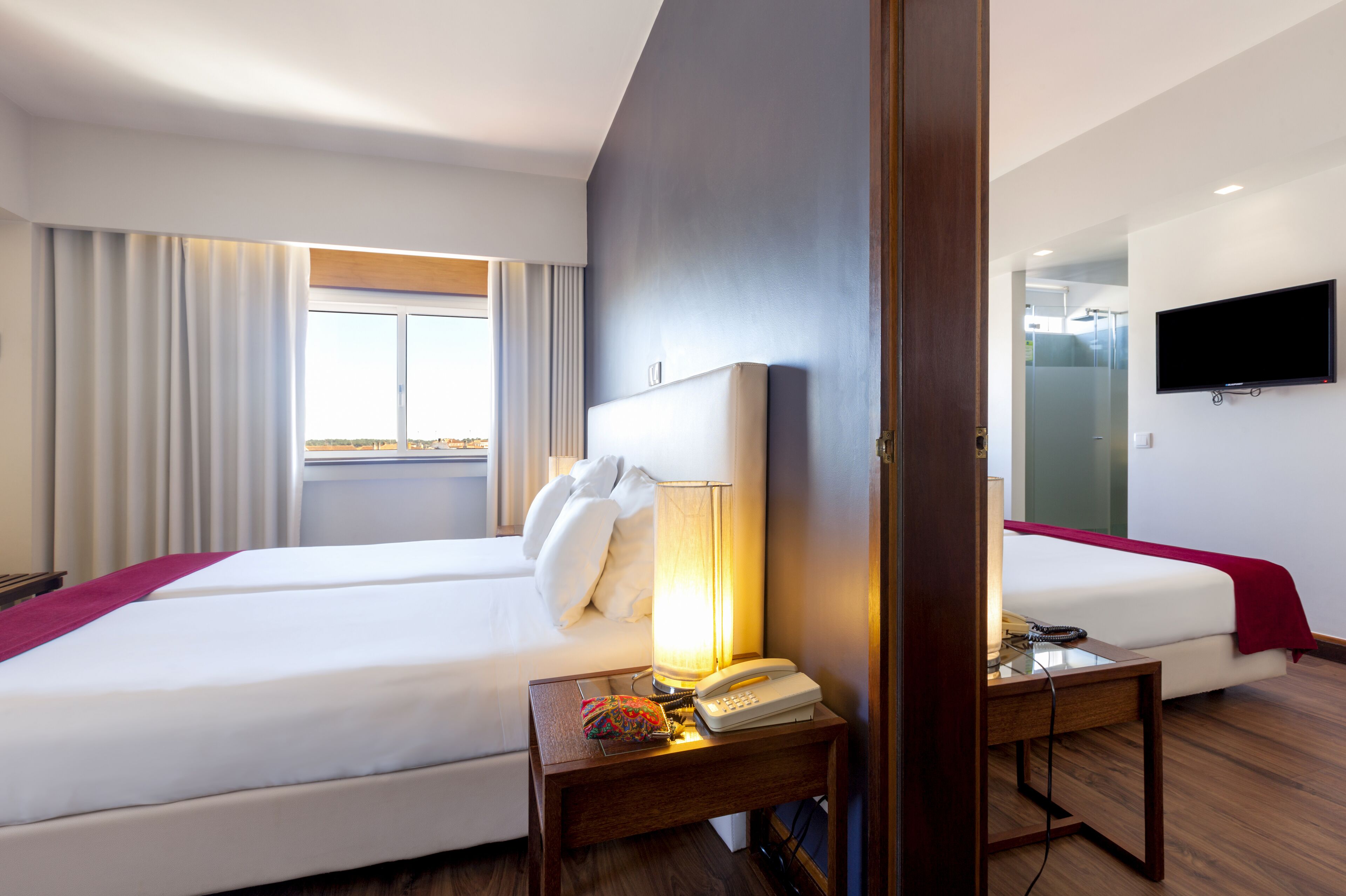 family room, 1 bedroom | hypo-allergenic bedding, pillow-top beds, minibar, in-room safe